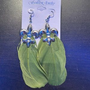 Never worn fashion jewelry green feather earrings